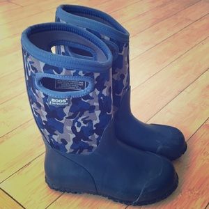 Kids Bogs Blue Camo Boots